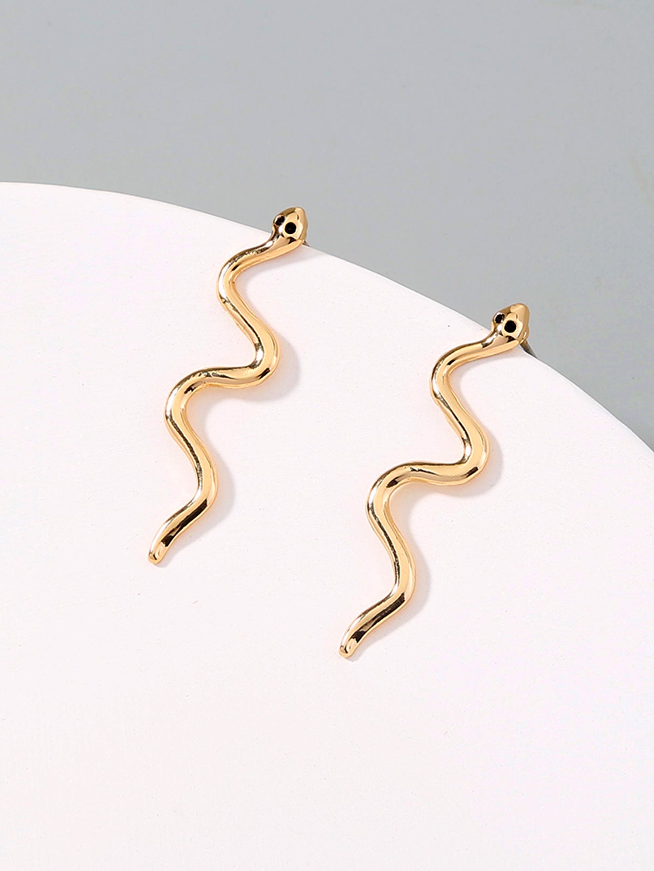 Trendy simple ins golden pop twisted snake metal earrings earrings